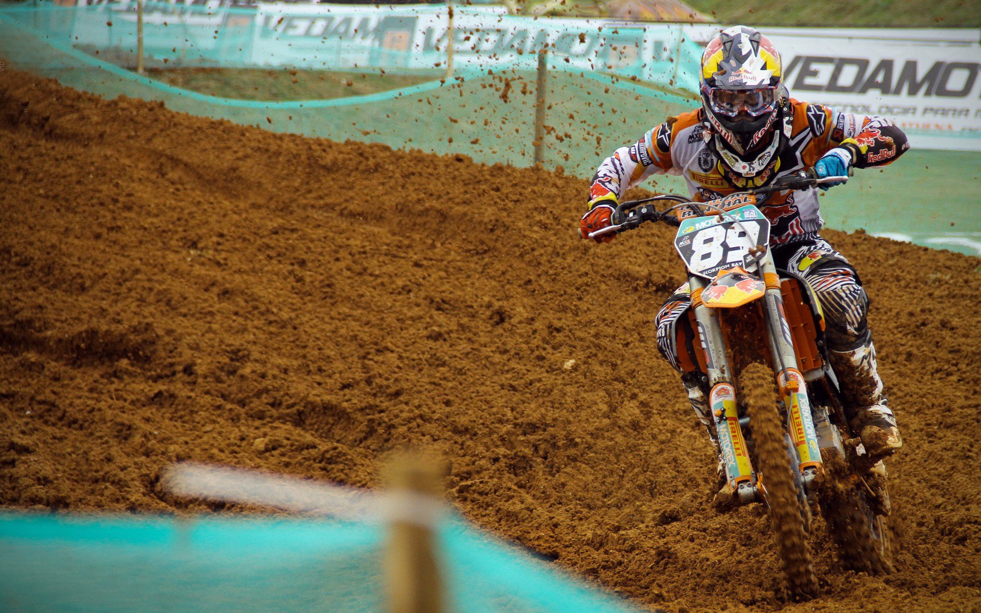 绿茵场上的双重奏，从巴拉圭的坚韧到伯纳乌的闪耀—巴尔韦德的双面足球史诗