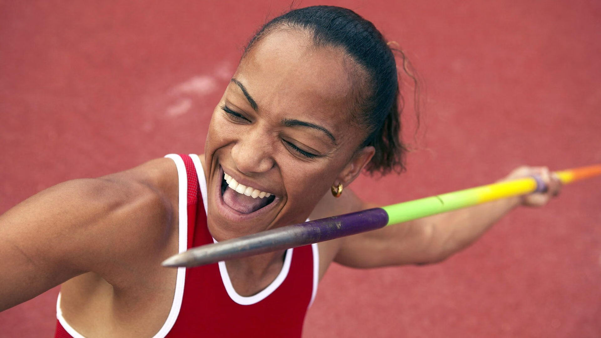 体育赛事直播-赛道上的孤勇者，周冠宇扛起全队，阿斯顿马丁鏖战哈斯